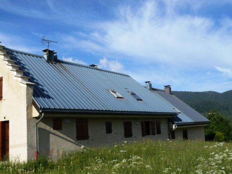 Bac acier en montagne avant peinture de toiture ref Cruat B